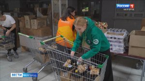 Волонтеры Белгородской области фасуют продуктовые наборы для тех, кто покинул опасное приграничье