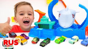 Ники и Влад играют с игрушечными машинками | Hot Wheels!