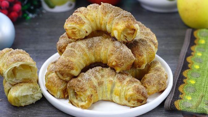 Простое решение к празднику. "ПОДКОВЫ" ИЗ ЯБЛОК И СЛОЁНОГО ТЕСТА