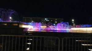 Прогулка по парку Дербента в парке большой фонтан, на фонтане играет музыка а фонтан танцует,