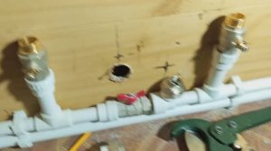 Начинаю проводить отопление в сан узел .