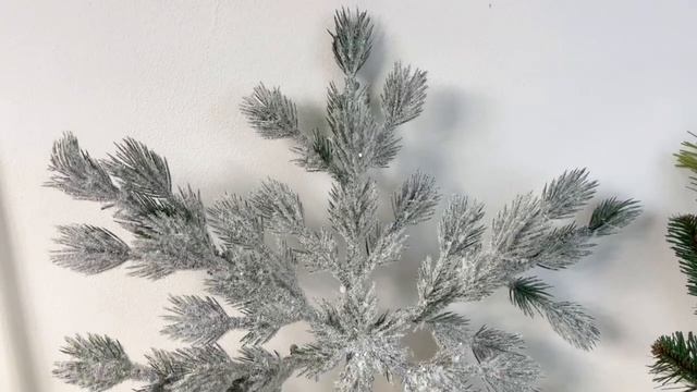 Хвойная композиция СНЕЖИНКА - СОСНОВЫЕ КИСТОЧКИ заснеженная, литая хвоя (100% PE), 50 см, 682691