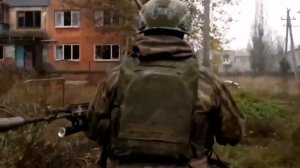 Жители Красноармейска встречают наших военных.