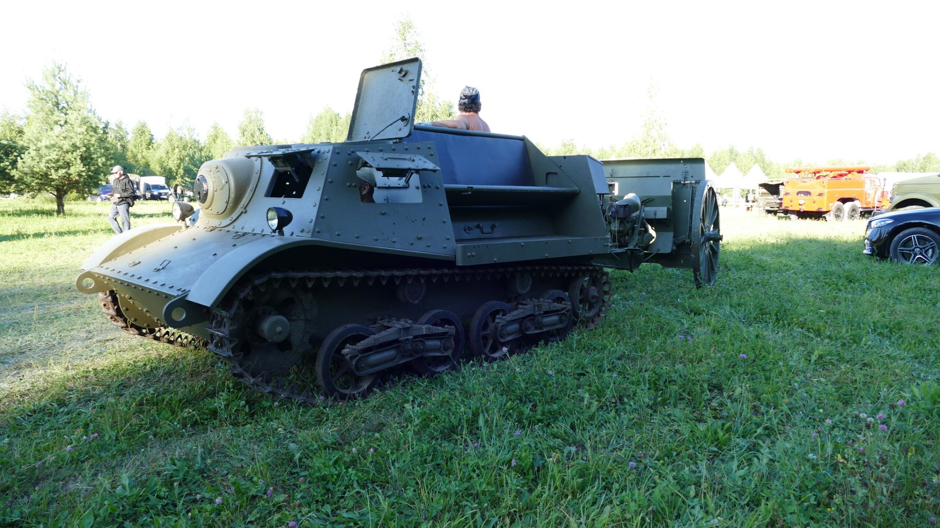 Тягач "Комсомолец" и 3-дюймовая пушка обр.1902 года, слёт "Моторы Войны", август 2022 смотреть онлайн