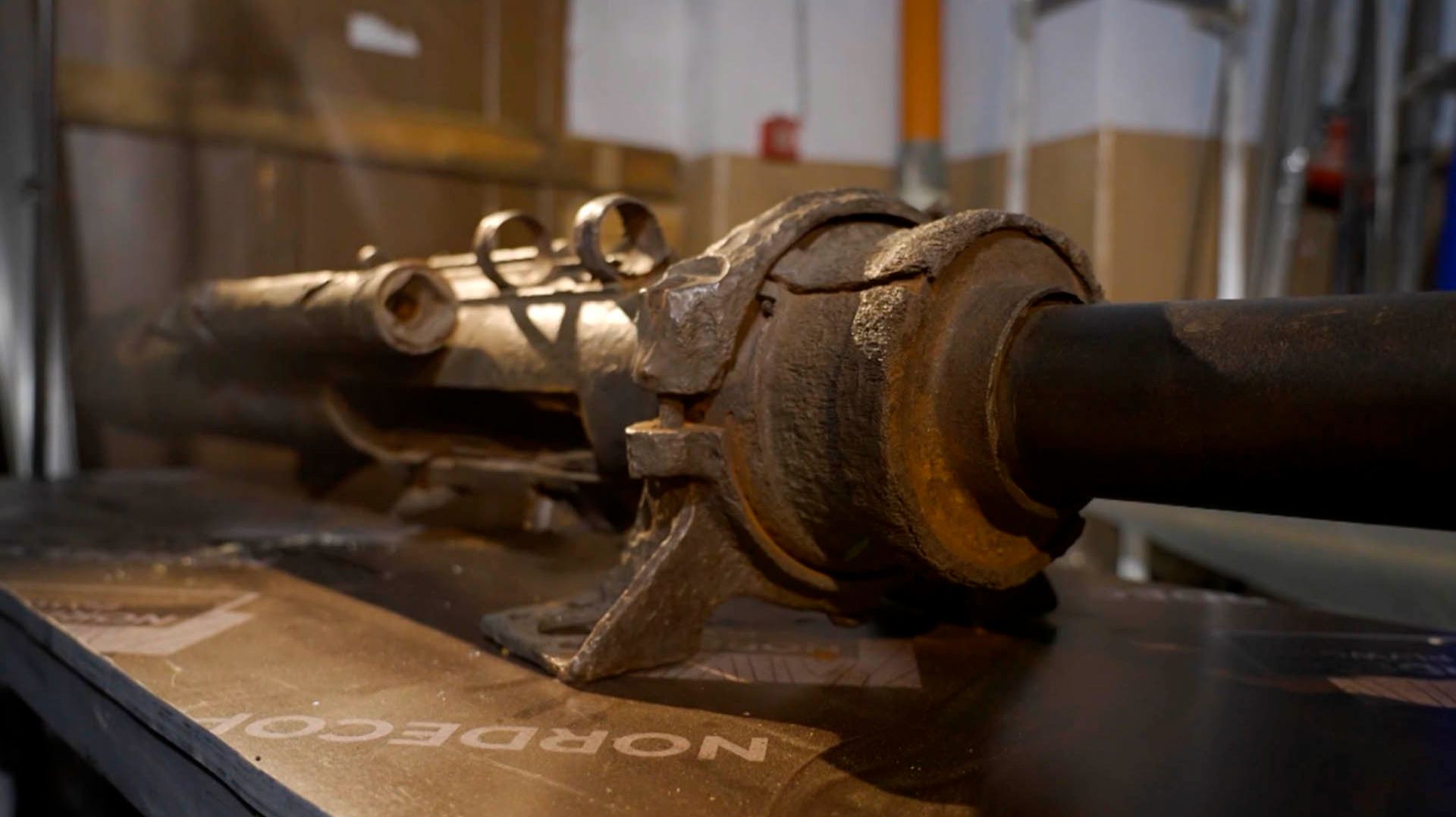 Поднятую со дна Финского залива авиационную пушку передали в военно-морской музей Санкт-Петербурга