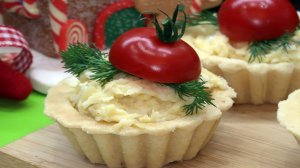 Тарталетки с сыром и помидорами черри на новогодний стол