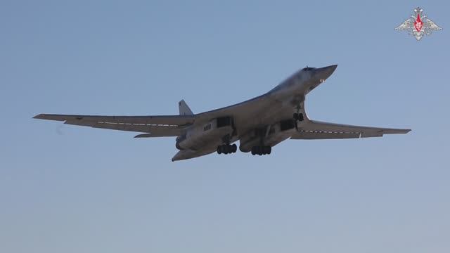 Cтратегические ракетоносцы Ту-160 выполнили плановый полет