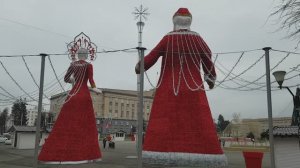 251125 Девятиметровые фигуры Дед Мороз и Снегурочка светящиеся олени ёлка площадь Ленина город Орёл