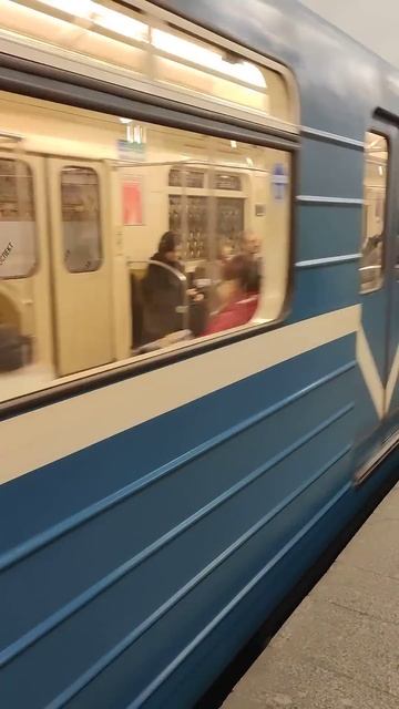 81 717/714 Номерной 2-2-2 на станции Площадь Александра Невского в Петербургском метрополитене