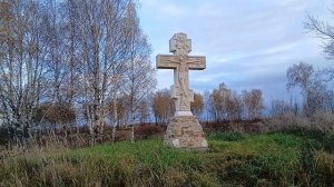 Крест установили на месте сгоревшей школы в поле трагедии