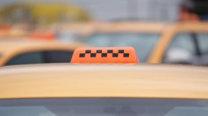 Правительство поддержало послабления по локализации для частных таксистов