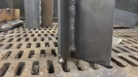 Сварка в неудобном положении? Легко! Функция Positionweld от EWM