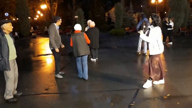 МЕНI ТРЕБА, ГЕЙ!_ ТАНЦЫ В ПАРКЕ ГОРЬКОГО ОКТЯБРЬ 2020 смотреть онлайн