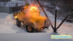 Жёлтый трактор 🚜 едет к нам.....🤣