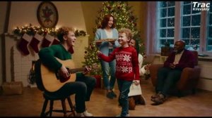 TracKilevskiy - Новогоднее Рождество ( добрая новогодняя песня, клип для хорошего настроения )