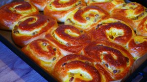 Булочки с апельсиновым конфитюром и изюмом