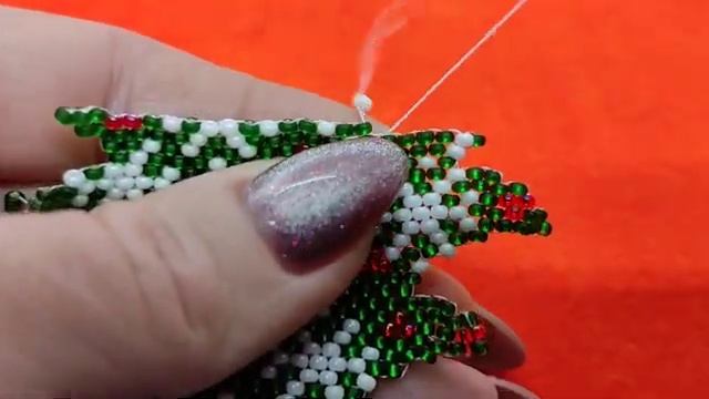 ЁЛОЧКА Кирпичное плетение Часть 3 из 4 от Светланы Литвиновой смотреть онлайн