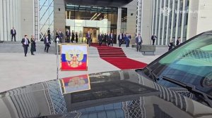 Владимир Путин уезжает из правительственной резиденции «Ынтымак Ордо», Бишкек, 26 ноября 2025 года