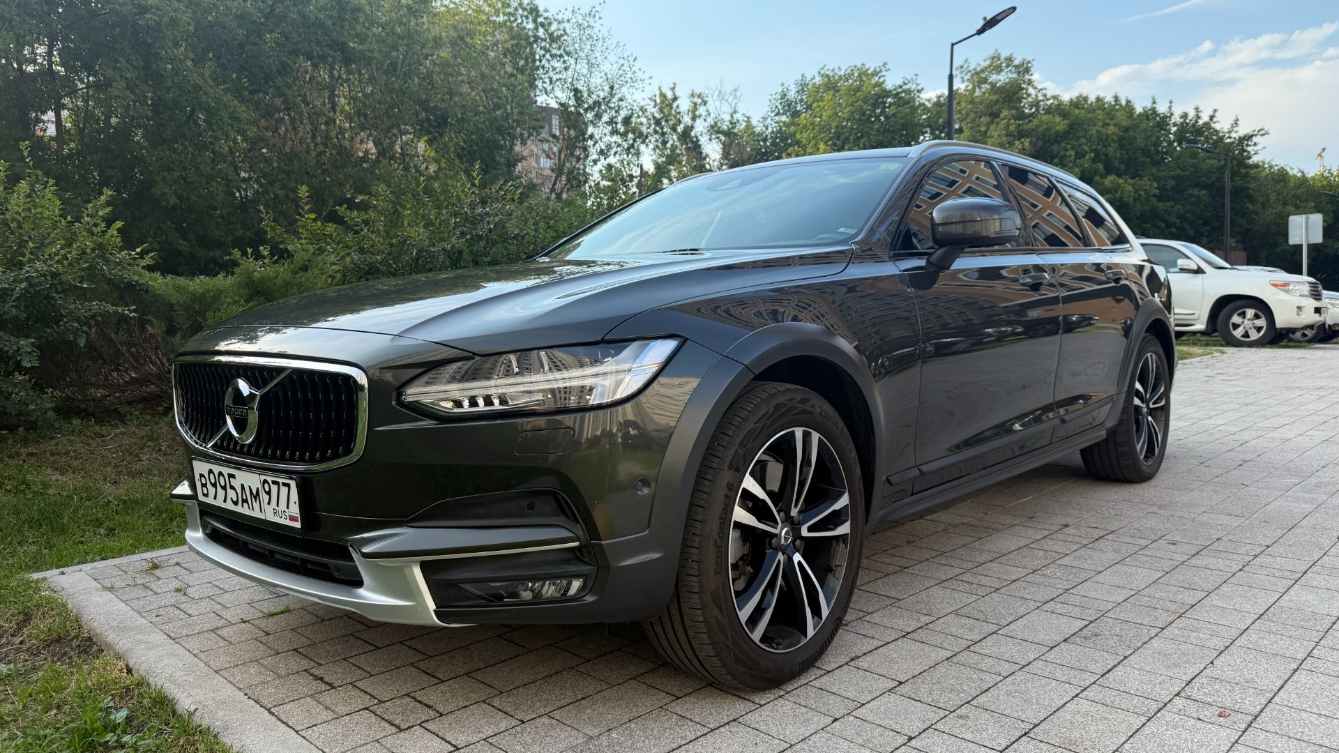 Volvo V90 Cross Country Рinе Grey смотреть онлайн