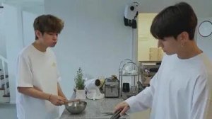 ✨ Ночь сюрпризов с Чонгуком и Тэхёном! 🎉💜