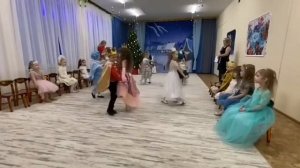 Новогодняя полька _Добрый жук_, старшая группа