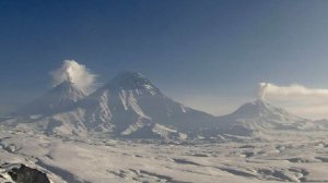 Вулкан Безымянный на Камчатке выбросил пепел на 9 км в высоту