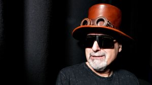 Летающий скрипач: группа «Крематорий» приготовила для зрителей грандиозное шоу