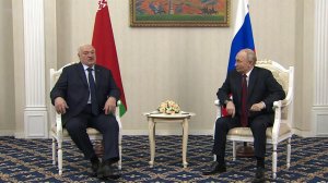 В Бишкеке Владимир Путин встретился с лидером Белоруссии Александром Лукашенко.