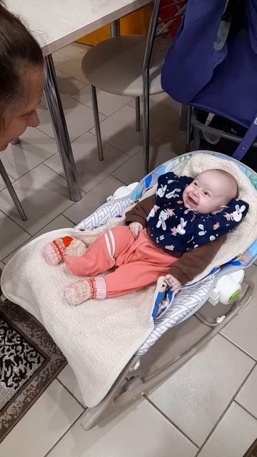 2 месяца, 17 дней ( 9 октября 2022) разговор с бабушкой .mp4