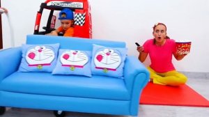 Ники,Влад и игра с грузовичками! Видео для детей!