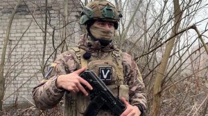 В Красноармейске бойцы группировки "Центр" зачищают улицы от оставшихся в городе разрозненных под...