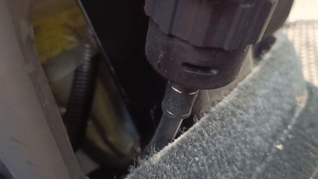 Toyota Haier постоянно светиться лампа пассажира.