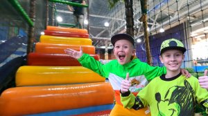 Видео для детей. Макс и Рома в планете Игрик.Развлечение для детей.