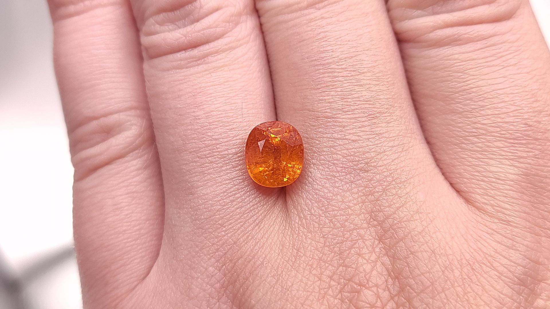 Гранат Спессартин кушон 4.50 ct. Намибия + гемм. заключение