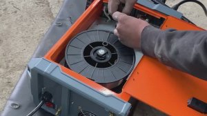 Сварочный полуавтомат Кратон IMIG160. Заправляем проволоку 0,8мм 5 кг. Пробуем варить с газом