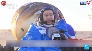 Сбербанк показал робота-гуманоида и ИИ-банкомат. В Мариинском театре выступил робот.