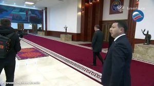 Беркуты, тайганы, юрты: Владимира Путина с размахов встретили в Киргизии