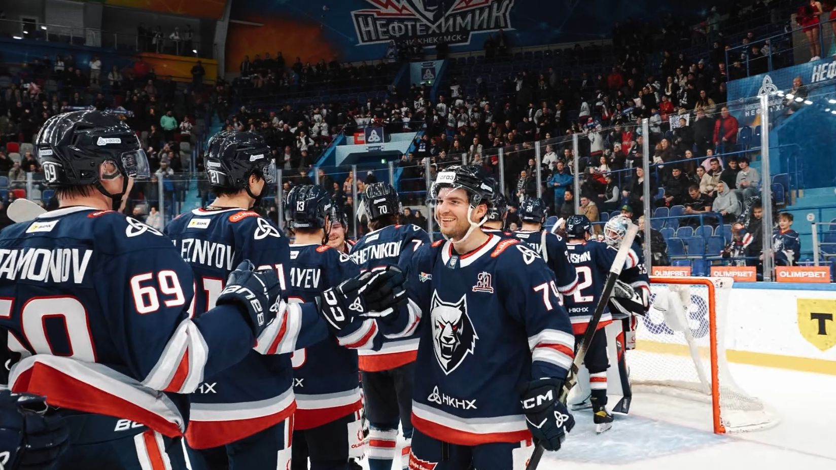 Атмосферное видео матча "Нефтехимик" - "Авангард"