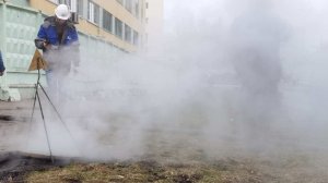 Омич наступил в лужу и провалился по пояс в кипящую яму