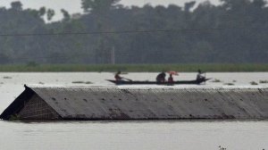 Остров Суматра ушел под воду из-за проливных дождей. Есть погибшие
