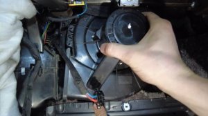 Замена мотора и резистора печки на VW Polo