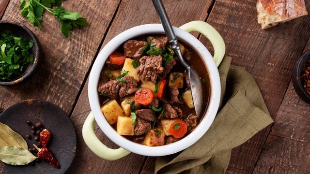 Мясо в горшочках