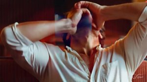 Пpoстoй peжиccep [песня-клип]