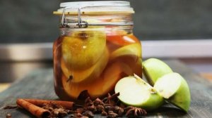 Яблоки в сиропе с приправами