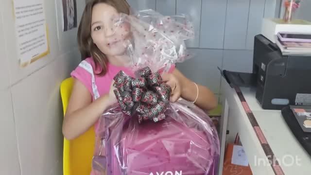 Выиграли портфель Avon