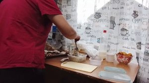 мои обязанности/ готовлю обед мужу на работу/ болтаю