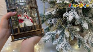 331018 Фонарь декоративный Снеговики с подсветкой и эффектом падающего снега 25см
