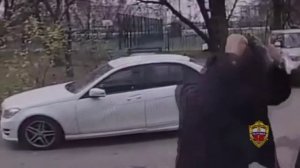 Полицейские Восточного округа задержали подозреваемого в краже золотой цепочки