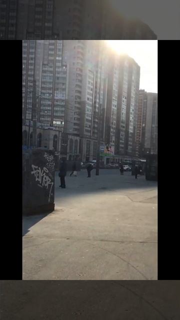 Санкт-Петербург. 26.11.2025. ТРК «Hollywood» у станции метро «Пионерская»@https___t.me_fontankaspb