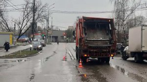 Мусоровоз раздавил женщину в Мытищах